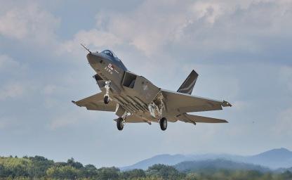 KF-21, F-22를 넘본다?! 미국도 긴장하는 한국의 차세대 전투기 이미지