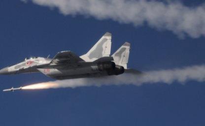 한국 위험하다! KF-21 전투기 북한 MiG-29 전투기가 발사하는 미사일에 초토화! 이미지