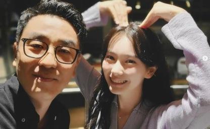 10년 전 같이 연기한 아역배우가 고등학교 졸업하자 명품 가방 사주겠다는 국민배우 이미지