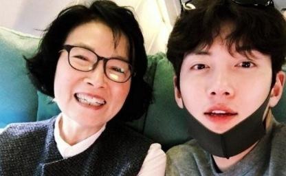 "내 엄마는 내가 지킨다.." 회당 3억 톱배우가 결혼 생각 없는 놀라운 이유 이미지