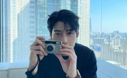 승무원하다가 너무 잘생겨서 데뷔하고 탑배우된 연예인 이미지