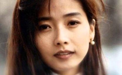 “관 고르다 웃음이 났어요” 돌아가신 아버지 장례 준비하는데 웃음이 나왔던 여가수 이미지