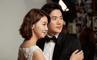 첫 만남에 키스했는데…남편이 톱배우되면 떠날까 봐 걱정한 아내 이미지