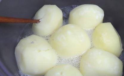 감자 '이것' 넣어 삶아보세요. 맛있어서 계속 먹게됩니다. 이미지