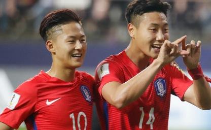 "벤치에만 처박히더니.." K리그 복귀하자 물병 던진 유럽파의 분노 이미지