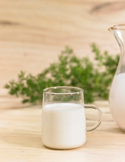 아침에 우유 마시면 복통·설사… 계속 마시면 몸이 적응할까?