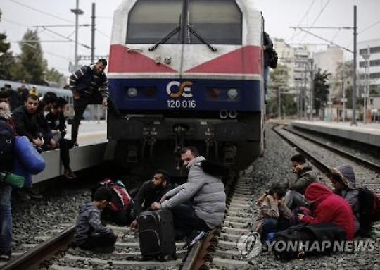 그리스 아테네 기차역, 북부 유럽행 요구하는 난민 점거로 폐쇄