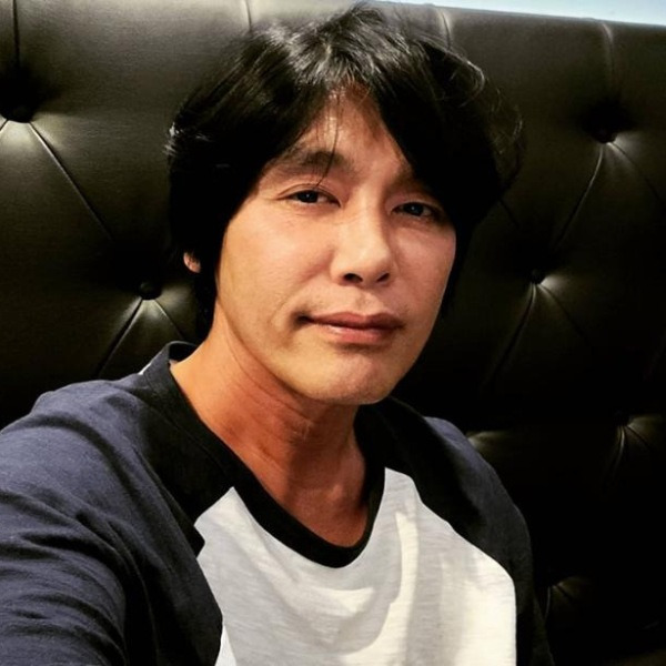 53세 나이에 ''24살 어린 띠동갑 딸뻘과 결혼해'' 아들까지 생긴 남배우