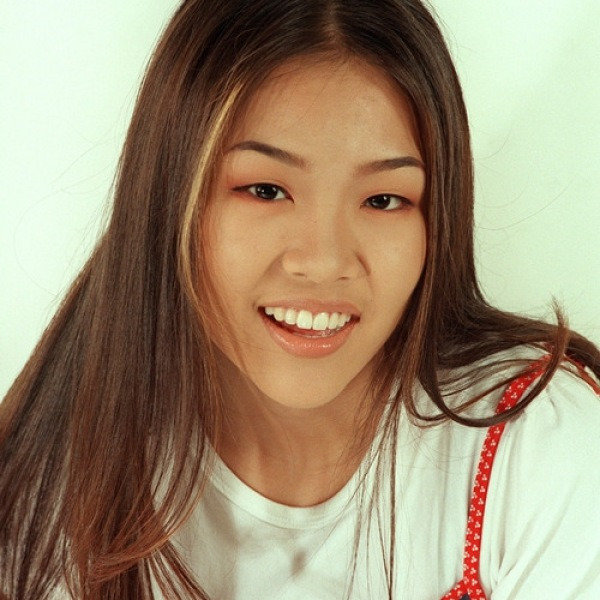 10년 지기 동네 친구랑 눈 맞아 하와이·LA·밴쿠버에서 결혼식만 3번 올렸다는 여가수