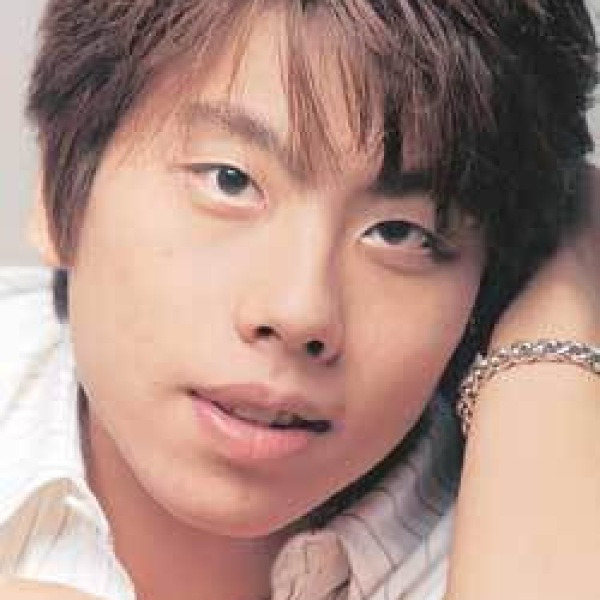 “빚 33억에서 건물주로” 국보급 가수 박효신, 악덕 소속사 3곳과의 전쟁 끝에 이룬 기적