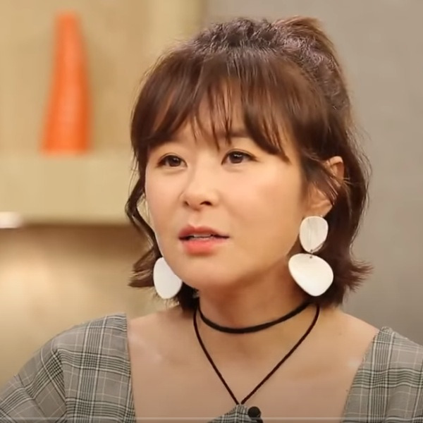 “지금까지 연애 경험이 3번 밖에 없어요” 최강 동안 미모 여배우가 고백한 반전 연애사