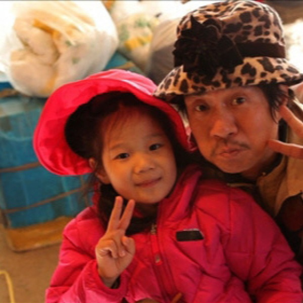 "사고로 아내를 잃었어요" 두 번의 이혼 끝에 홀로 딸 키우는 이 가수의 슬픈 사연