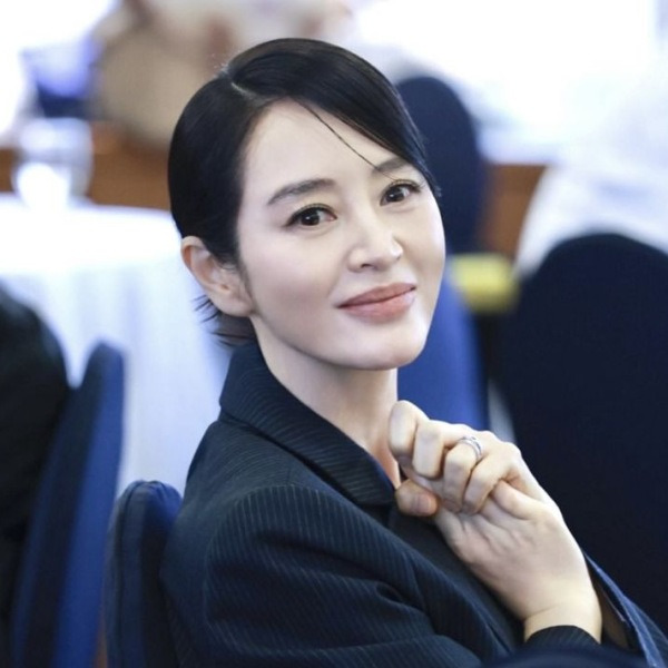 천만 배우로 몇백억 벌었지만 ''엄마 빚 갚느라 탕진 후 연 끊고 산다는'' 여배우