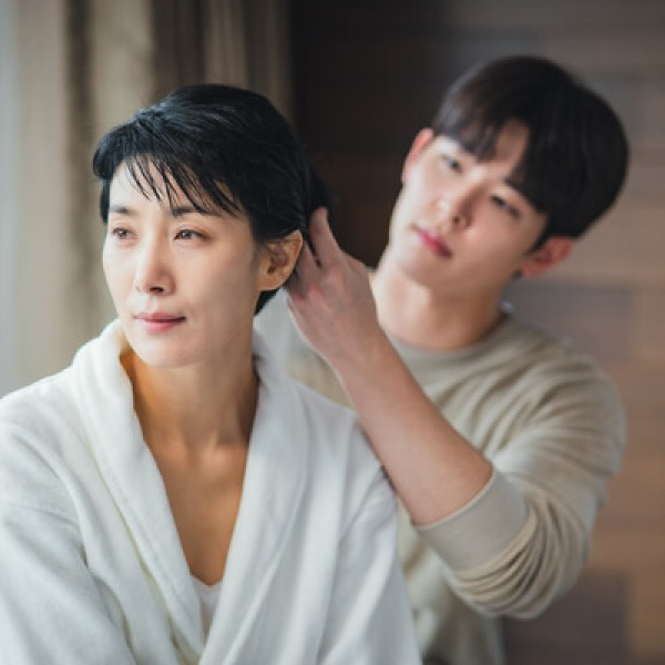 '종이달' 김서형의 불륜남 배우가 친동생 이름으로 데뷔한 이유