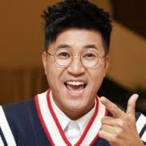 “바보인 척 했더니 IQ 150?” 예능계 ‘국민 바보’ 김종민이 알고보니 진짜 천재였다?