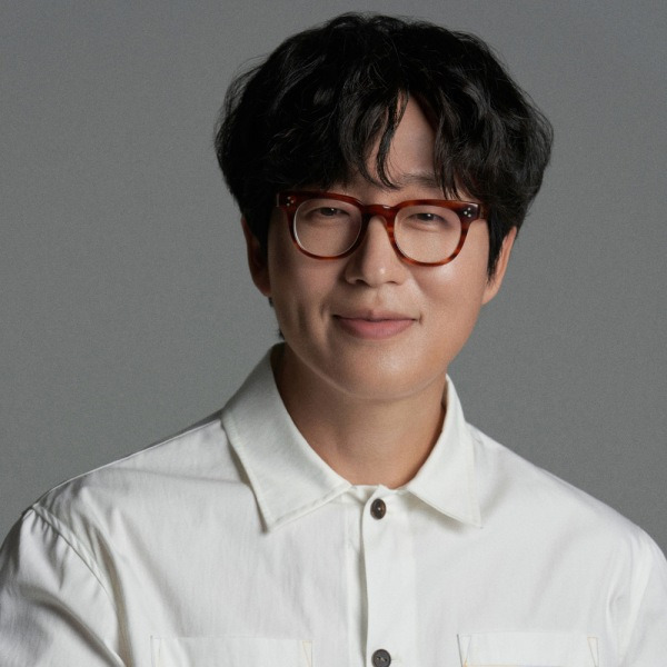 방송으로 몇백억 벌어 놓고 제주도 시골 내려가 10년째 농사만 지으며 산다는 가수의 정체