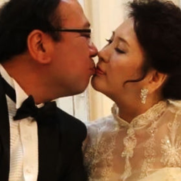 70살 넘어서 10살 연하 팬과 몰래 열애해 결혼까지 골인한 여배우의 숨겨진 러브스토리