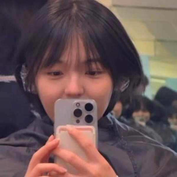 이 배우, 긴머리 싹둑 자르고 완전히 달라졌네? 누구?