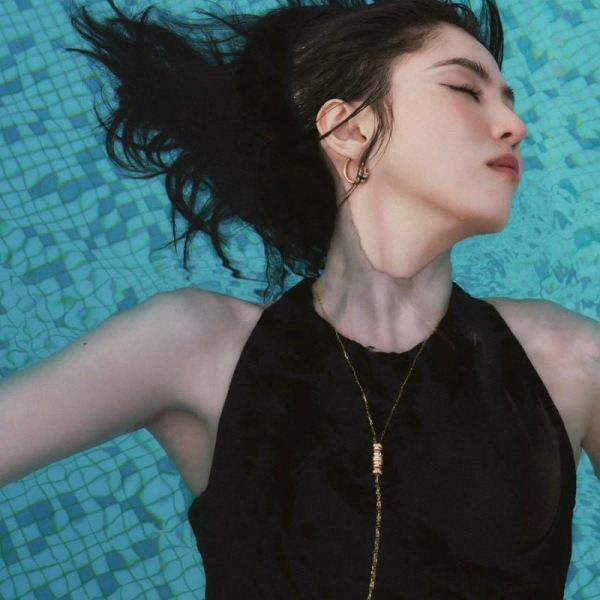 류준열 논란 잠재우고 ‘극락 미모’ 인증한 그녀는?