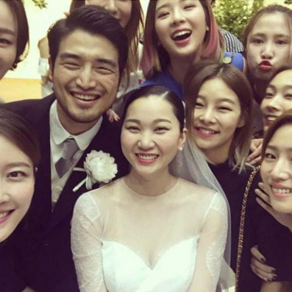 "속도위반 아냐?" 2개월 만에 4살 연하와 초고속 결혼한 톱모델이 밝힌 이성 유혹 방법