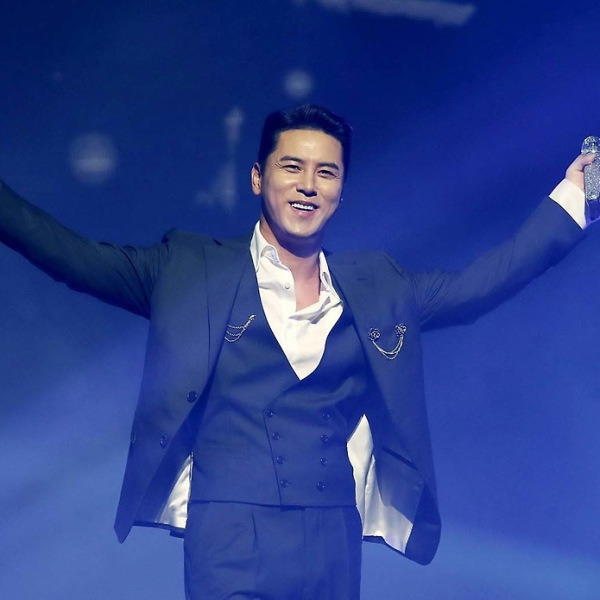 “잘 되는 데 이유 있다니까” 경호원 아버지 장례식에 직접 찾아간 트로트 황제