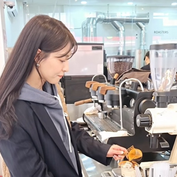 연예인 은퇴하고 카페 차려 '케냐에서 국빈급 대접'받는 여배우