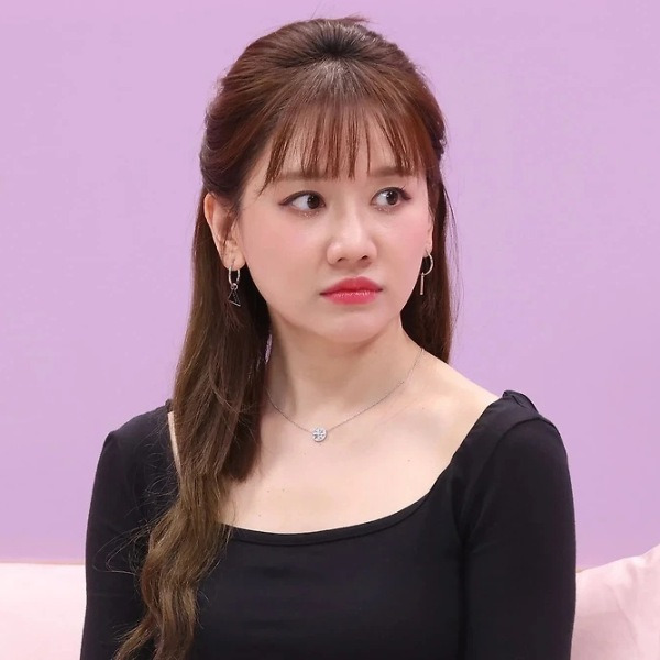 한국에서 실패만 반복하다가 ''베트남 가서 히트치고 국민가수가 된'' 여가수