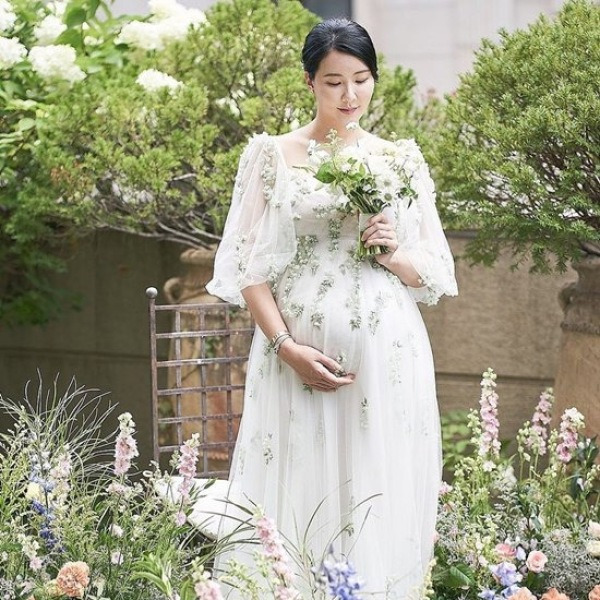 “결혼도 출산도 동시에!” 만삭 웨딩드레스로 모두를 놀라게 한 청순 여배우