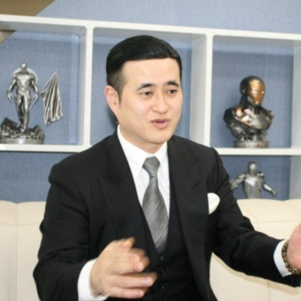 “100억 기부” 유튜브 없이 수백억 번 이 연예인, 정체가 밝혀지자 모두가 경악!