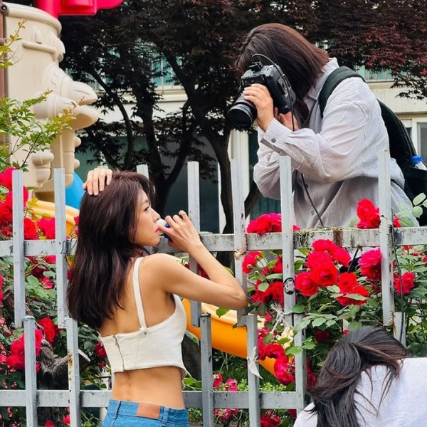 48세 맞아? 이 배우 길거리 사진 한 장에 실검 폭발! 대체 무슨 일?