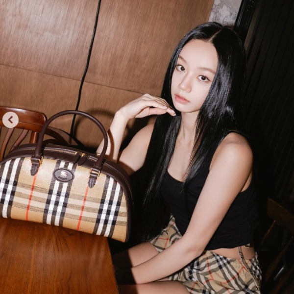 혜리, 대체 어떤 가방? 269만원 버버리가방 완벽 소화 화제!