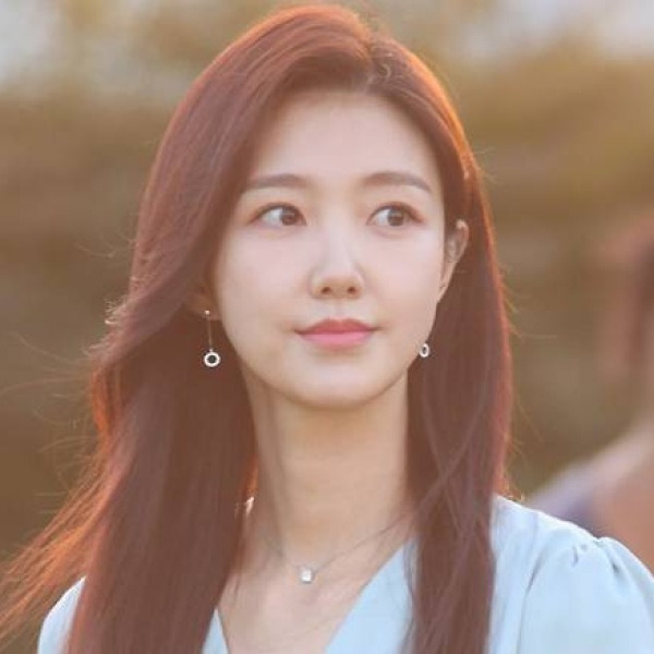 아이돌 세 번이나 데뷔했는데 결국 개명하고 배우로 전향해 성공한 탑여배우