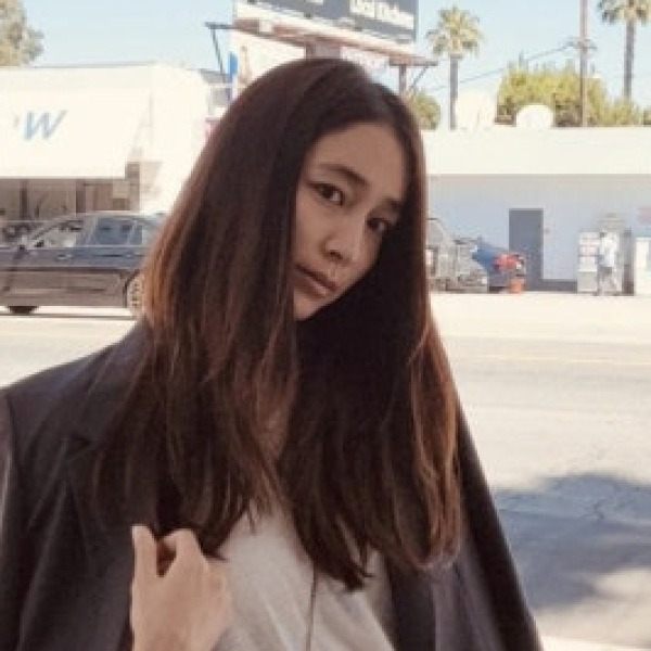 “이병헌이 왜 반했는지 알겠다” 둘째 출산 후 더 빛나는 이민정의 미국 여행룩