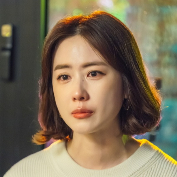 “결혼식에 아버지를 부르지 않았다” 9살 때 헤어진 아버지와 절연한 여배우의 눈물 고백