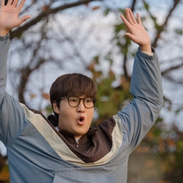 키 188cm, 얼마나 잘생겼길래 버스 타려다 붙잡혀 SM 명함 받은 배우, 근황