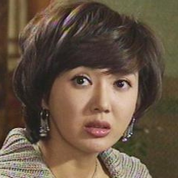 혼전 임신 감추려 만삭까지 44사이즈 입었다는 여배우의 충격적인 최근 근황