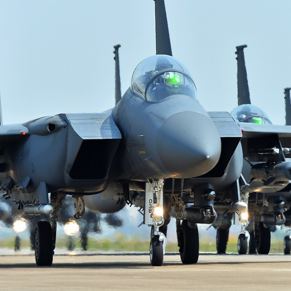 중국 북한 초토화! 스텔스 전투기보다 한국 공군 F-15K가 더 강력한 이유!