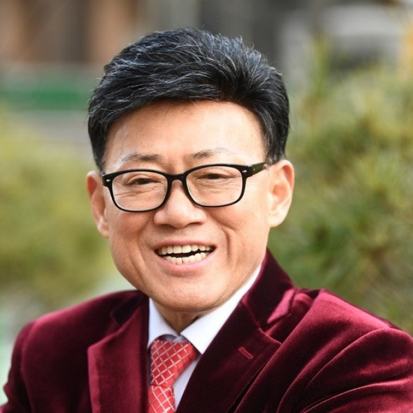 세 번의 결혼과 가슴으로 낳은 다섯 아이, 끝내 ‘진짜 가족’을 찾아낸 개그맨의 고백