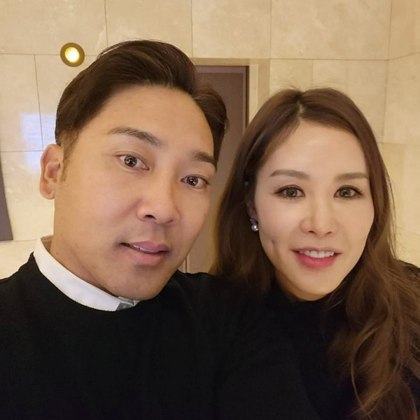 사망 확률 99% 진단 받은 남편과 결혼식도 못 올리고 10년째 동거한 여가수의 슬픈 비밀