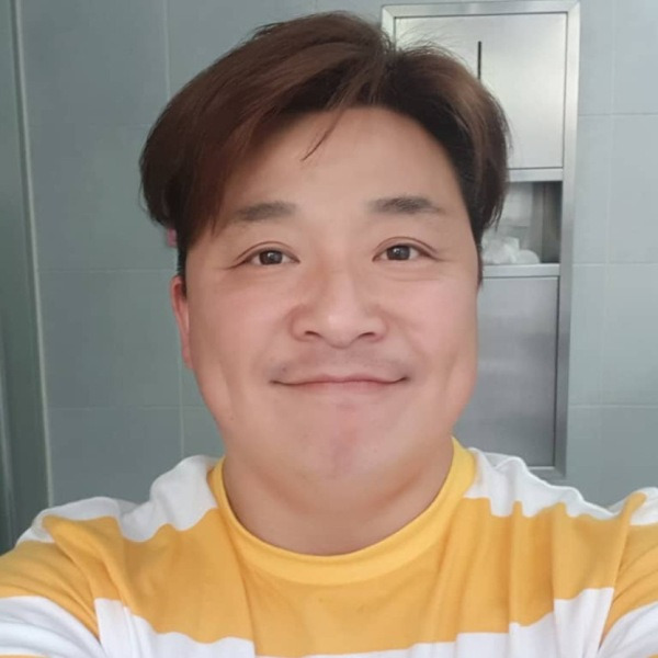 “53세 윤정수, 30억 빚보증 끝에 장가간다” 12살 연하 필라테스 미녀와 연내 결혼!