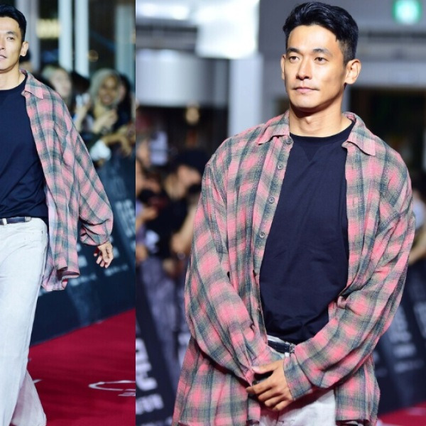 '0.3% 해병대 특수부대 출신' 9살 연상 톱가수와 결혼한 남배우, 체크셔츠룩