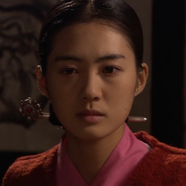 23살에 재벌과 결혼 후, 시간이 멈춘 듯한 **이요원**의 충격적인 근황