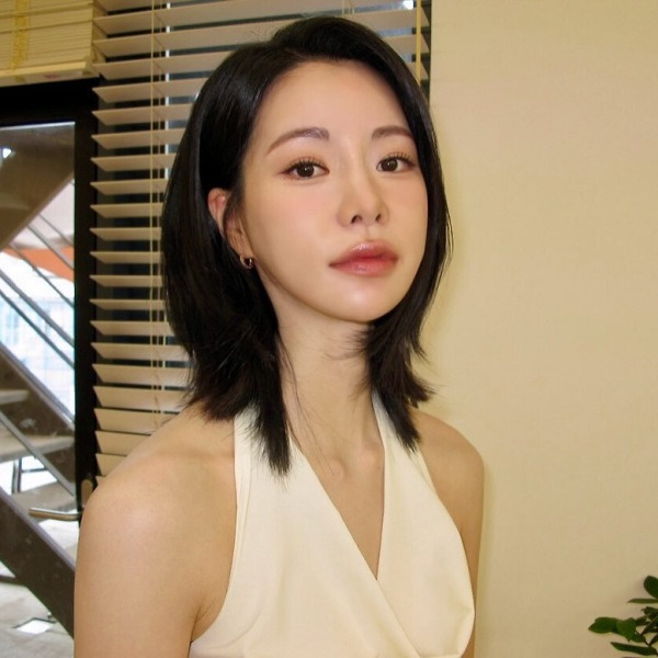 앰배서더로 선정받고 3억 넘는 ''벤츠 S클래스 마이바흐 받았다는'' 여배우