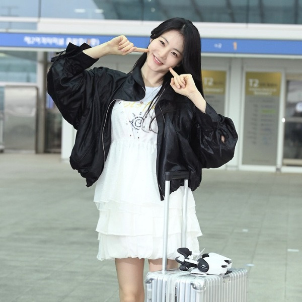 신예은, 250만원대 리모와캐리어 들고 공항 등장! ‘더 글로리’ 연진이의 쿨한 공항패션