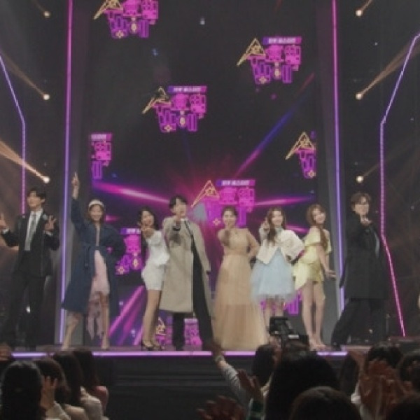 집에 화장실 없어 겨울마다 삭발했던 소년, 아버지에게 7천만원짜리 차 선물한 최근 근황!