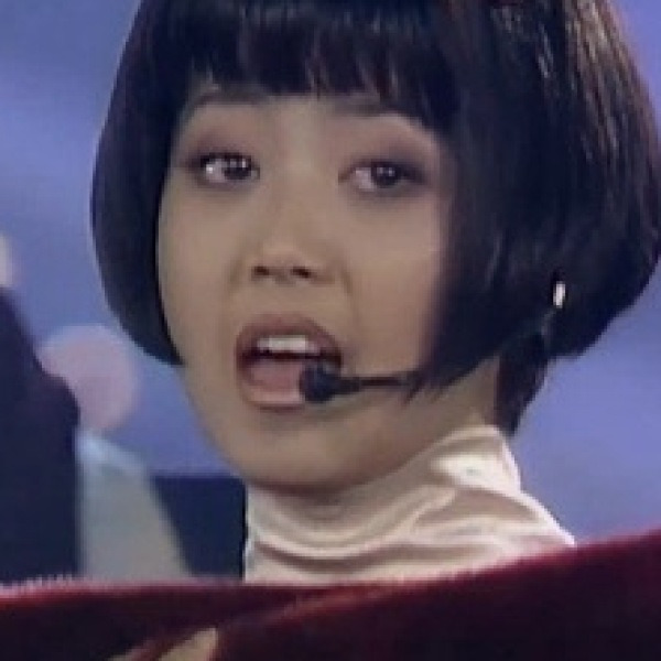 너무 바빠 헬기 타고 전국 행사 다니며 하루 1억씩 벌어들인 유명 여가수 정체!