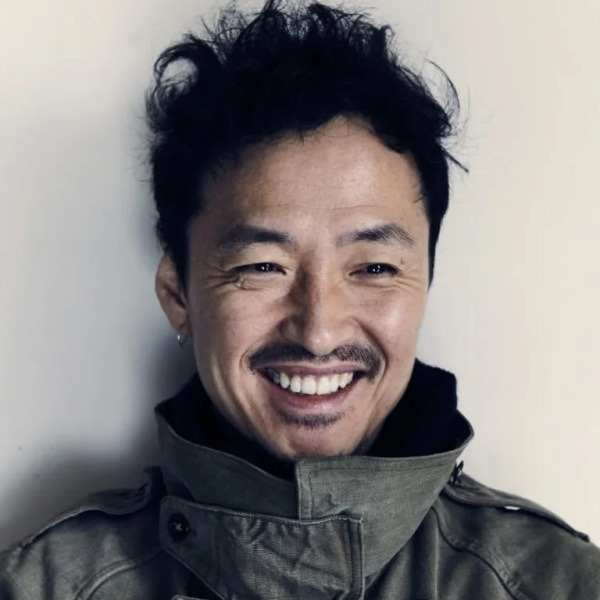 부모님 병원 물려받지 않고 일본으로 넘어가 대한민국 록의 전설이 된 이 가수의 정체