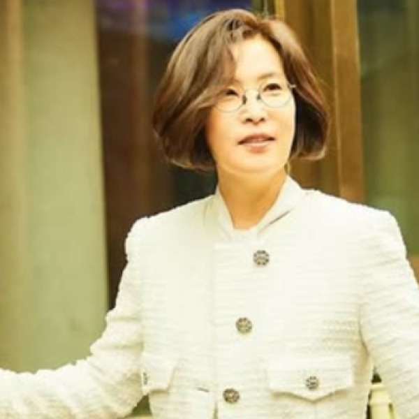 42세에 11살 연상 남편과 극비리 결혼, 14년만에 이혼한 탑가수 트위드룩