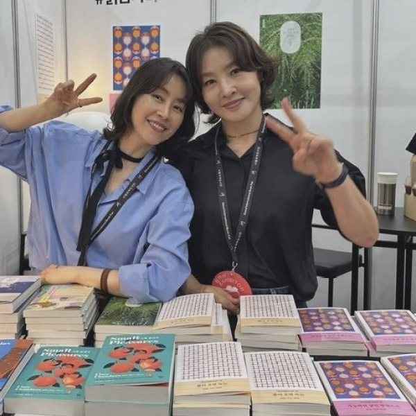 도서전 깜짝 등장한 여배우 정체, 알고보니 이 사람 친언니