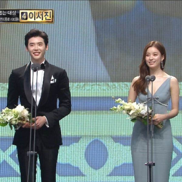 매니저도 모르게 4개월째 연애중이었는데 시상식에서 “오랫동안 좋아했다"깜짝 고백한 배우